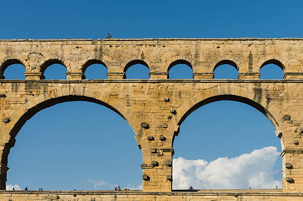 pont du gard in provenza, francia - aqueduct roman ancient rome pont du gard foto e immagini stock