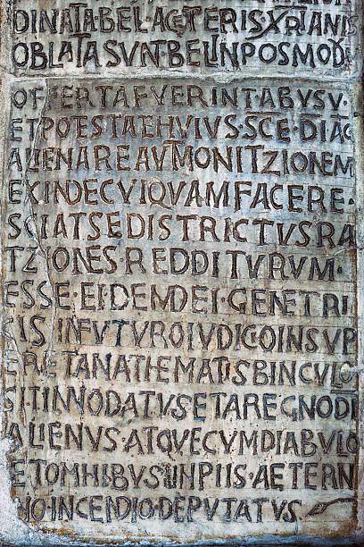 antica latina sfondo frase - ancient rome text latin script roman foto e immagini stock