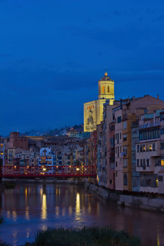 Ciudad antigua de Girona, España photo