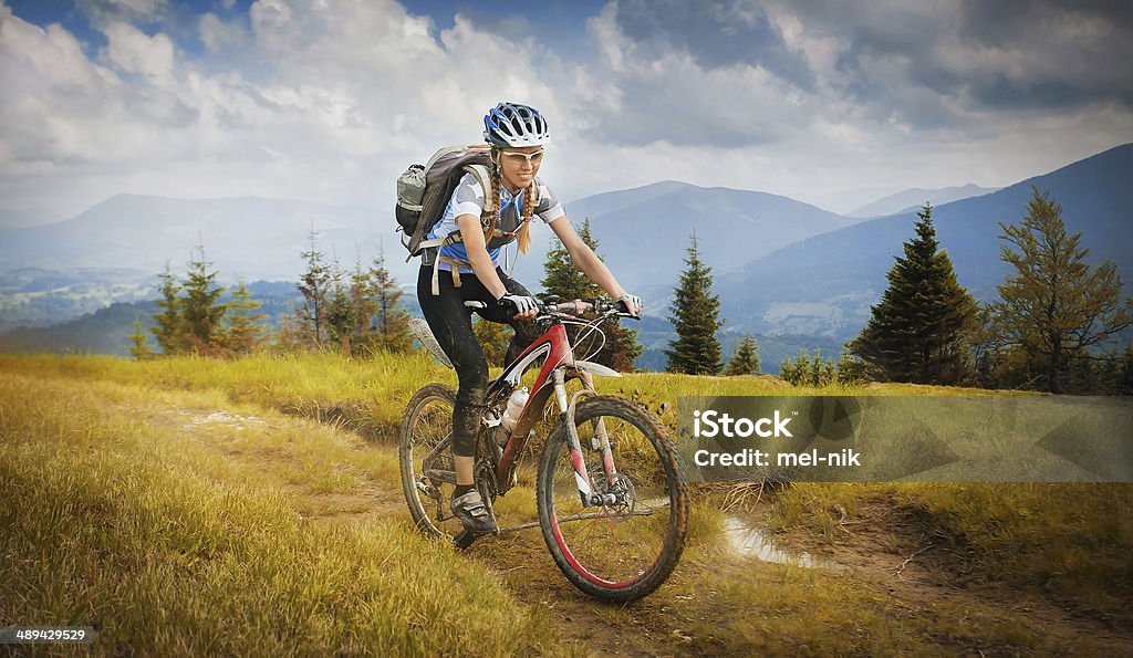 Bicicleta de montaña - Foto de stock de Ciclismo de montaña libre de derechos