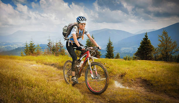 bicicleta de montaña - mountain biking fotografías e imágenes de stock