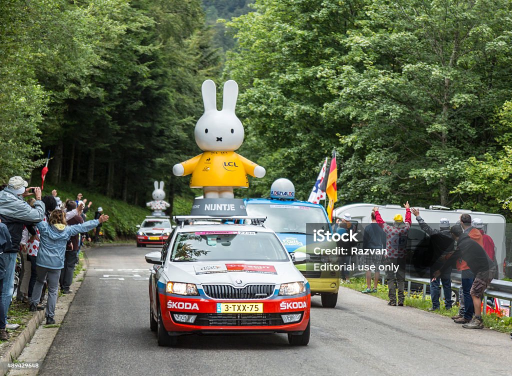 Eenzaamheid aankleden Berg Vesuvius Nijntje Caravan Tour De France 2014 Stock Photo - Download Image Now -  Rabbit - Animal, Sports Race, Miffy - iStock