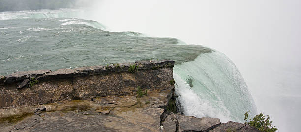 istock Horseshoe Falls Rocky Cliff 489434842