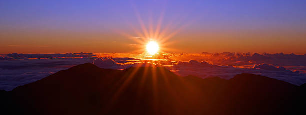 alba sul parco nazionale dell'haleakala - sunrise maui hawaii islands haleakala national park foto e immagini stock