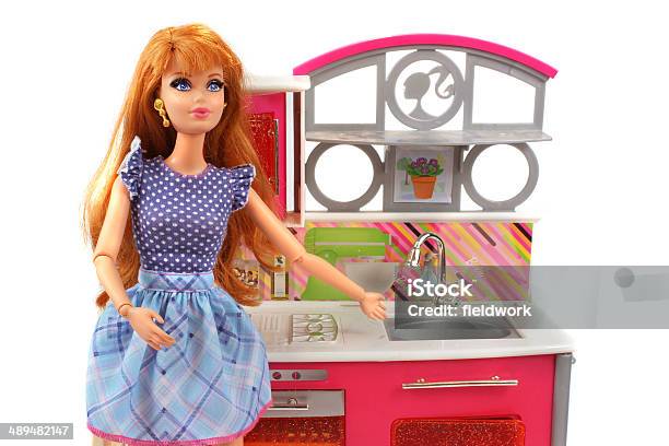 Barbie En La Cocina Foto De Stock Y Más Banco De Imágenes De Muñeca Barbie  Muñeca Barbie, Juguete, Jugar IStock 