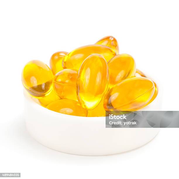 Óleo De Fígado De Bacalhau Omega 3 Cápsulas De Gel - Fotografias de stock e mais imagens de Alimentação Saudável - Alimentação Saudável, Amarelo, Antioxidante