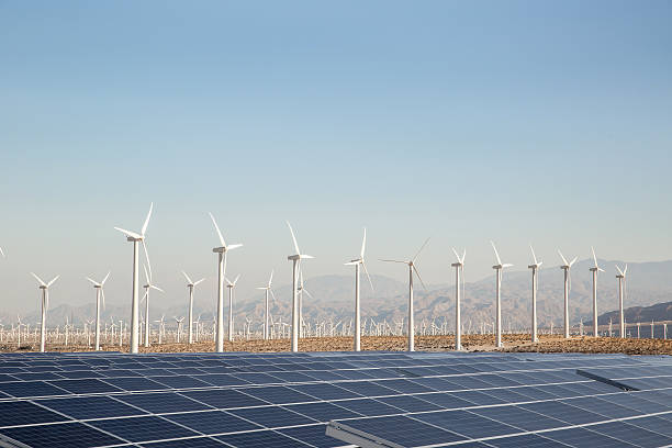 재생 에너지-태양열입니까, 풍차 - solar panel wind turbine california technology 뉴스 사진 이미지
