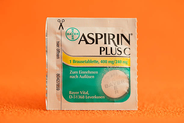 bayer aspirina plus c gasosas comprimido - pill medicine vitamin pill aspirin imagens e fotografias de stock