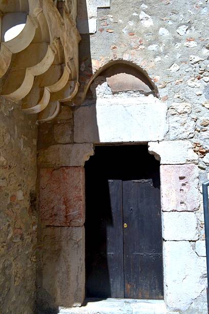 taormina, italia - front door international landmark local landmark national landmark foto e immagini stock