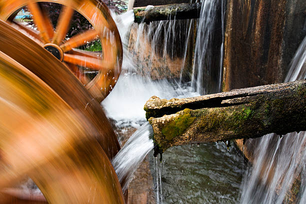 szlifierki watermill turbinowe - wooden hub zdjęcia i obrazy z banku zdjęć