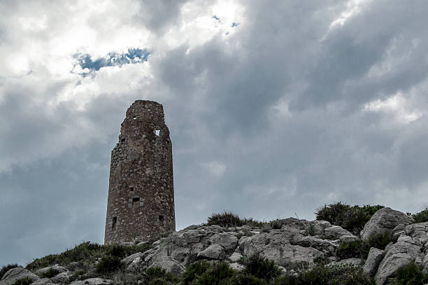 Primera torre vigia de la via verde First vigia tower of the green road from benicassim to oropesa via verde spain stock pictures, royalty-free photos & images