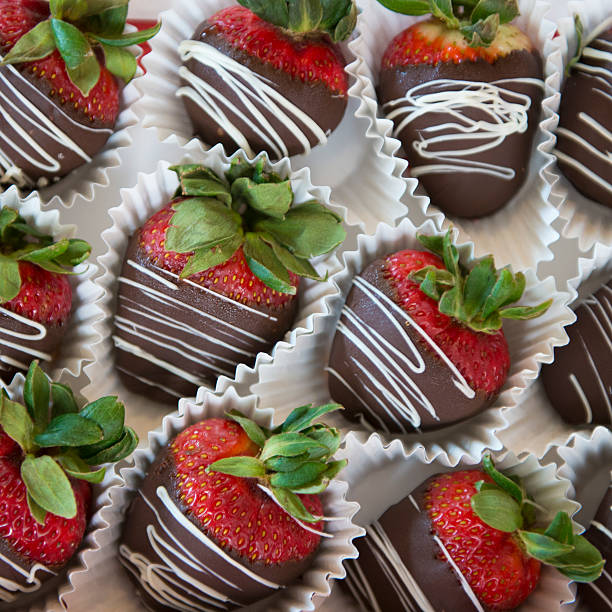 Chocolate Covered Strawberries some chocolate covered / strawberries oh they're so good / romantic dessert chocolate covered strawberries stock pictures, royalty-free photos & images