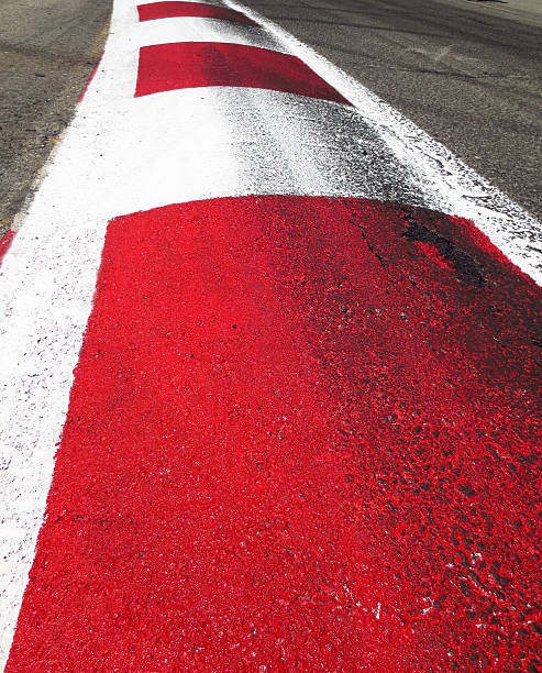 la sfida striscia race track - rumble strip foto e immagini stock