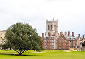 meadow-in-cambridge-mit-baum-und-tower.jpg?b=1&s=170x170&k=20&c=RKTVE3xj-H4-53eOVkrHJ4kdEZRNQgzvwXajDTW5SuA=
