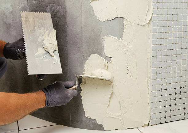 istock Installation of mosaic tiles. 489608560