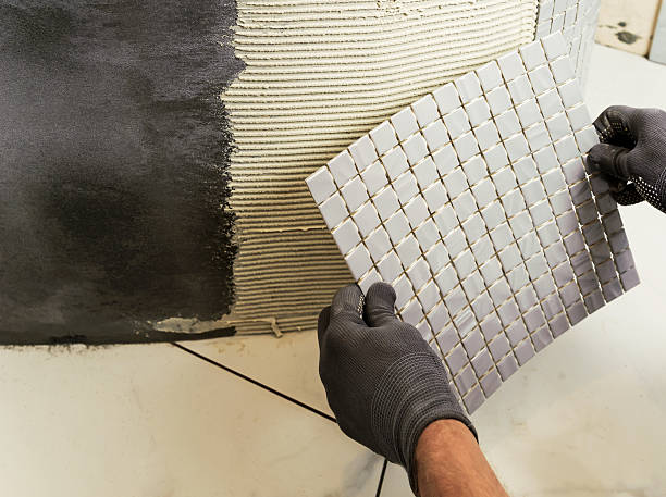 istock Installation of mosaic tiles. 489609128