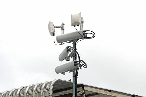 Antennas of mobile cellular systems with wifi hot spot repeater