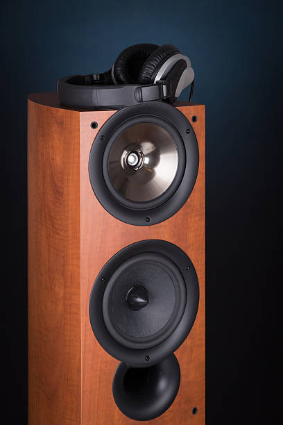 high loudspeaker tower with headphone