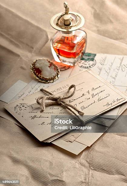 Vecchie Lettere Cartoline Depoca E Oggetti - Fotografie stock e altre immagini di Accessorio personale - Accessorio personale, Album di ritagli, Amore