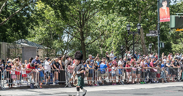 feier der us women's world cup-gewinner in new york - football police officer crowd stock-fotos und bilder