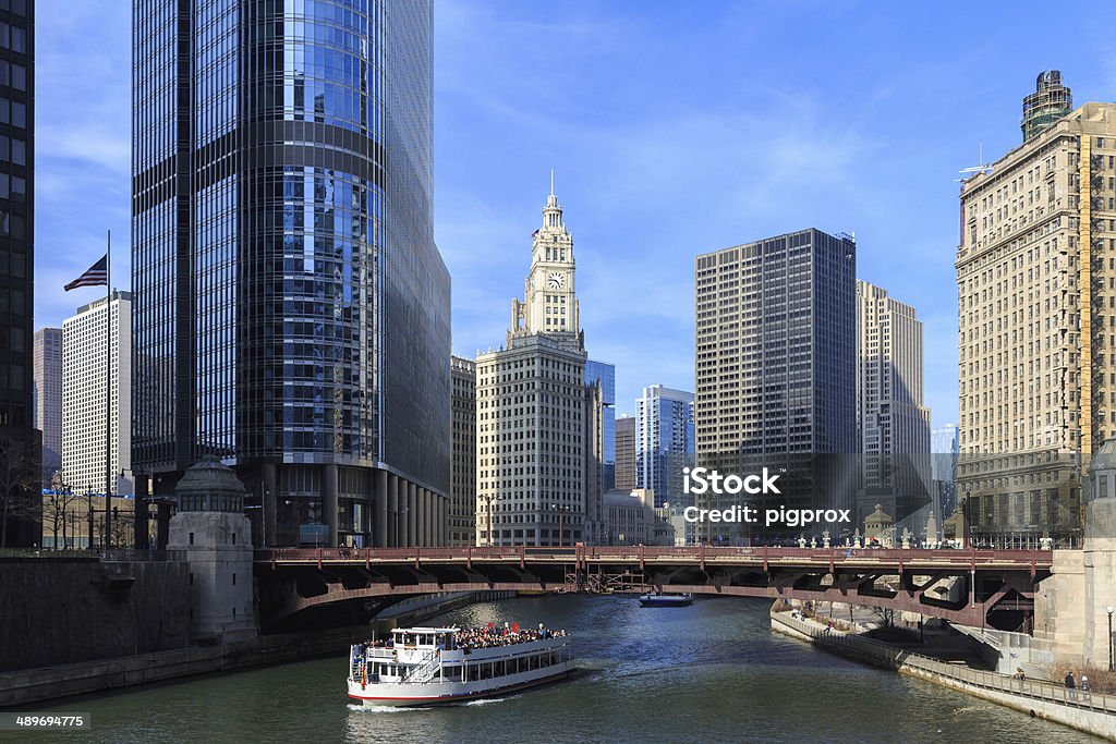 The River serves the main link and the Great Lakes The Chicago River serves as the main link between the Great Lakes and the Mississippi Valley waterways. Nautical Vessel Stock Photo