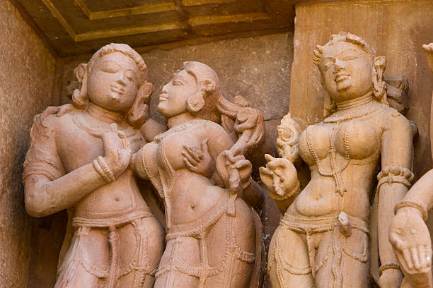 rzeźby z khajuraho - khajuraho india sexual activity temple zdjęcia i obrazy z banku zdjęć