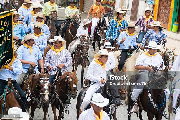 Paseo A Caballo De Montubio En Salitre Ecuador Foto de stock y más banco de imágenes de 2015 - 2015, Aire libre, Cabalgata