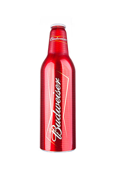 budweiser rosso alluminio bottiglia edizione speciale - bud foto e immagini stock