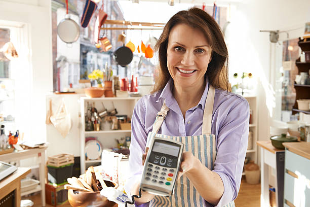 istock Sales Assistant In Homeware Store With Credit Card Machine 489756562