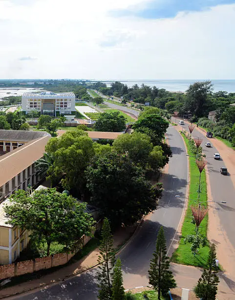 Gambia, Banjul: start of the Banjul Serrekunda Highway - Gambia High School and National Assembly of the Gambia on the left and the Atlantic Ocean on the right, North Coast of Banjul Island - seen from Arch 22 - photo by M.Torres