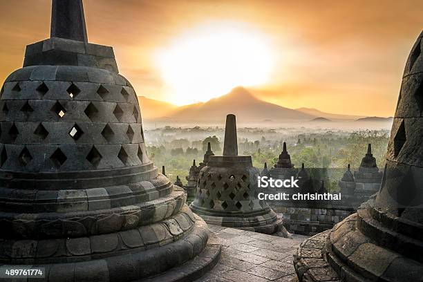 Photo libre de droit de Lever Du Soleil De Borobudur banque d'images et plus d'images libres de droit de Temple de Borobudur - Temple de Borobudur, Indonésie, Java