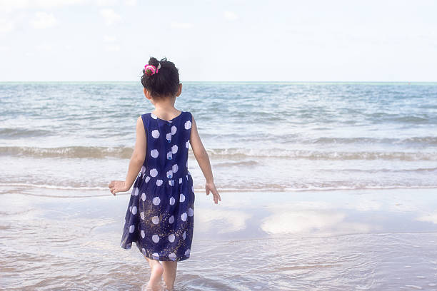 istock Girl and sea 489778958