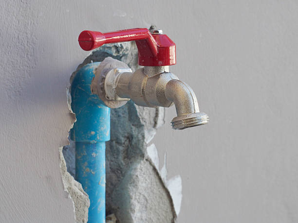 istock Fixing leaked water pipe on the wall 489781252