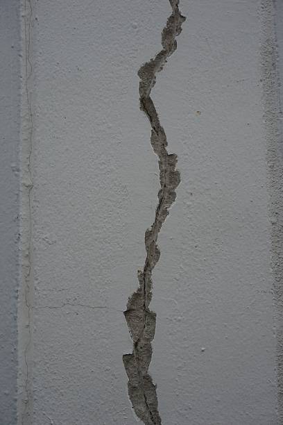 istock cracked of concrete wall 489791192