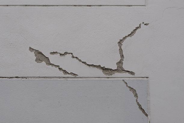 istock cracked of concrete wall 489800758