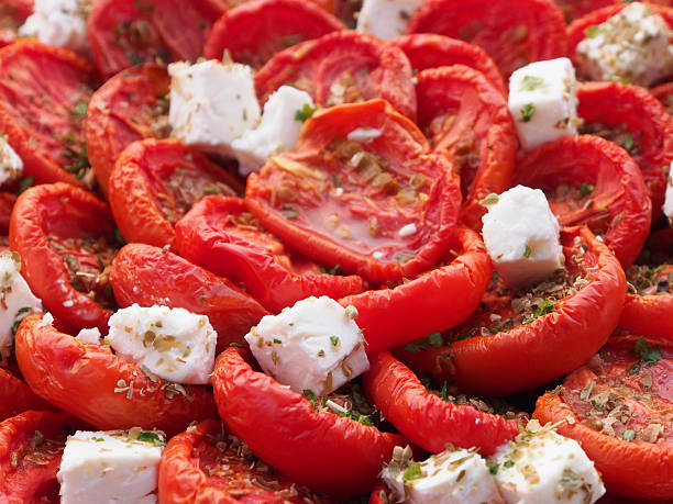 secado tomatos con cheeze como alimentos sanos - cheeze fotografías e imágenes de stock