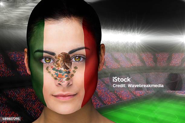 Linda Fã Do México Em Tinta Facial - Fotografias de stock e mais imagens de 20-24 Anos - 20-24 Anos, 20-29 Anos, 2014