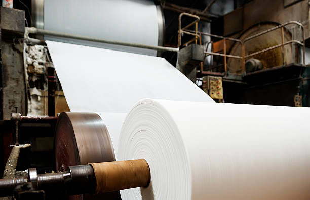 fábrica de papel máquina - paper paper mill mill factory - fotografias e filmes do acervo