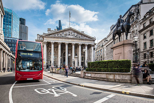 ロンドン証券取引所 - urban scene bank financial building downtown district ストックフォトと画像