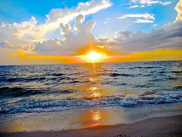 istock Tropical sunset on the Gulf of Mexico 489871190