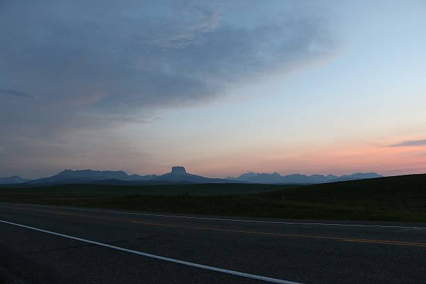 cardston 카운티 보기 - montana plain prairie mountain 뉴스 사진 이미지