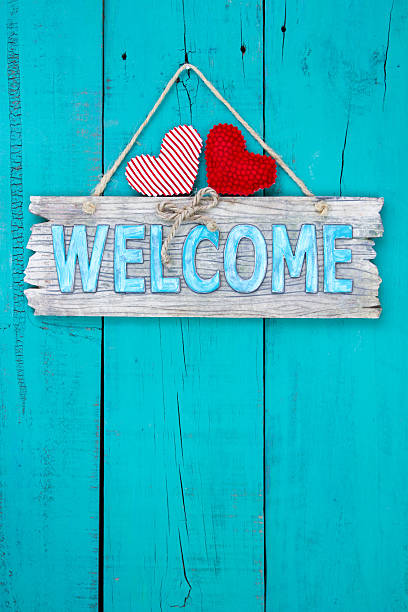 sinal de boas-vindas com corações vermelhos - hotel greeting welcome sign service - fotografias e filmes do acervo