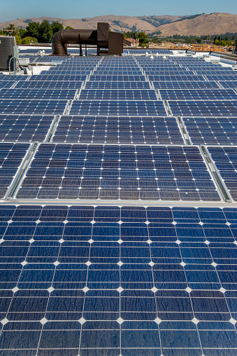 Rooftop Cell Array Rooftop Solar Panel Array Stock Photo - Download Image Now - 2015 ...