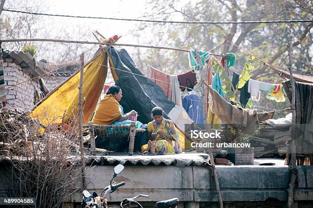 Nuova Delhi Bassifondi - Fotografie stock e altre immagini di Senzatetto - Senzatetto, Tenda da campeggio, Tendone