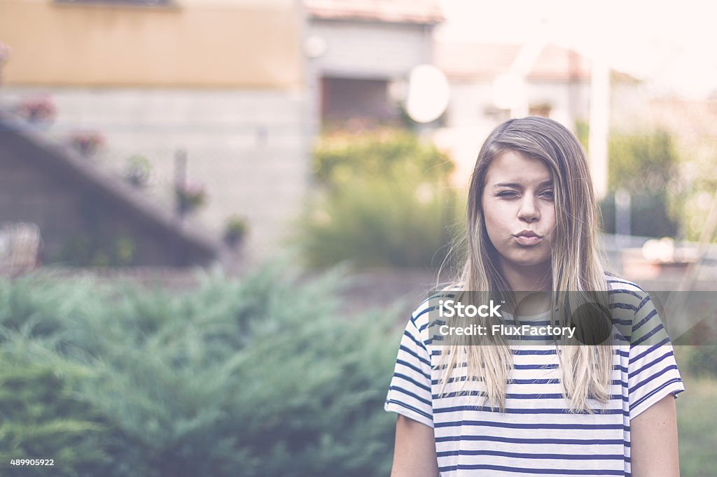 Adolescente guiñar el ojo - Foto de stock de 16-17 años libre de derechos