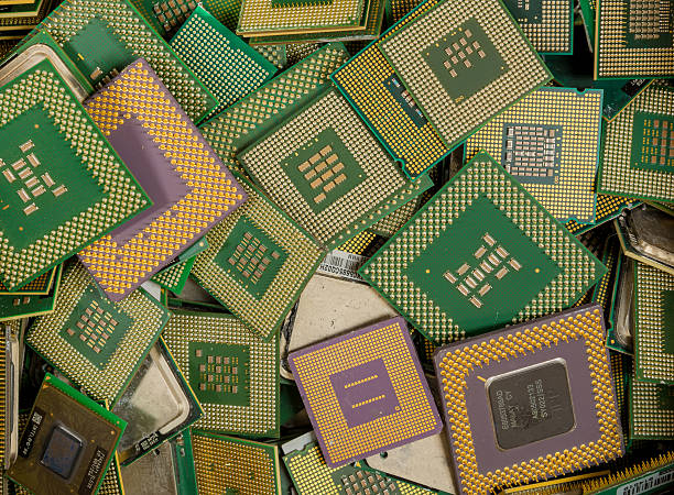 computer cpus per il riciclo - scrap gold immagine foto e immagini stock