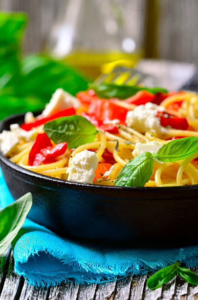 istock Spaghetti with bell pepper and brynza. 489911622