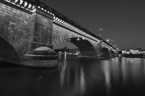 istock London Bridge at Sunrise 489929344