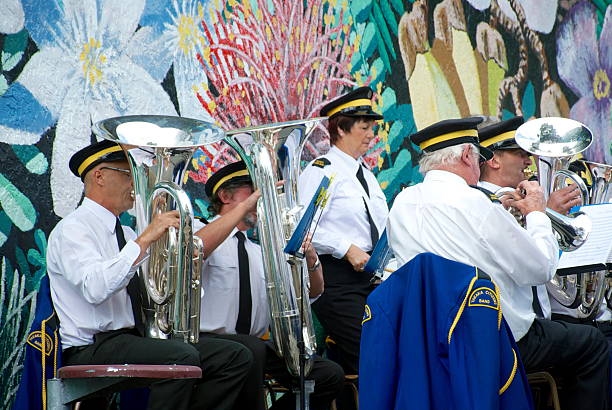takaka bürger band, die golden bay, tasman region - performance big band trombone trumpet stock-fotos und bilder