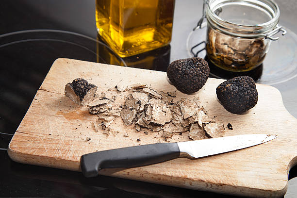 truffles - truffle tuber melanosporum mushroom 個照片及圖片檔